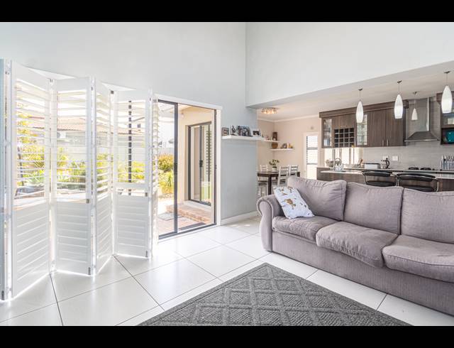 4 BEDROOM FREEHOLD FOR SALE IN PARKLANDS NORTH